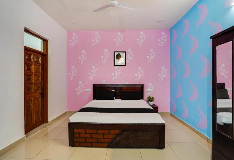 Oyo Hotel Royal Palace