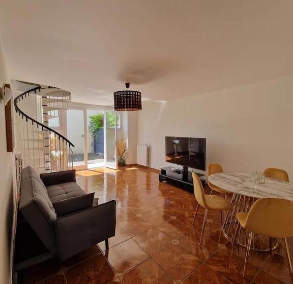 펜션 3 Cosy Bedrooms House With 4 Beds Near Paris