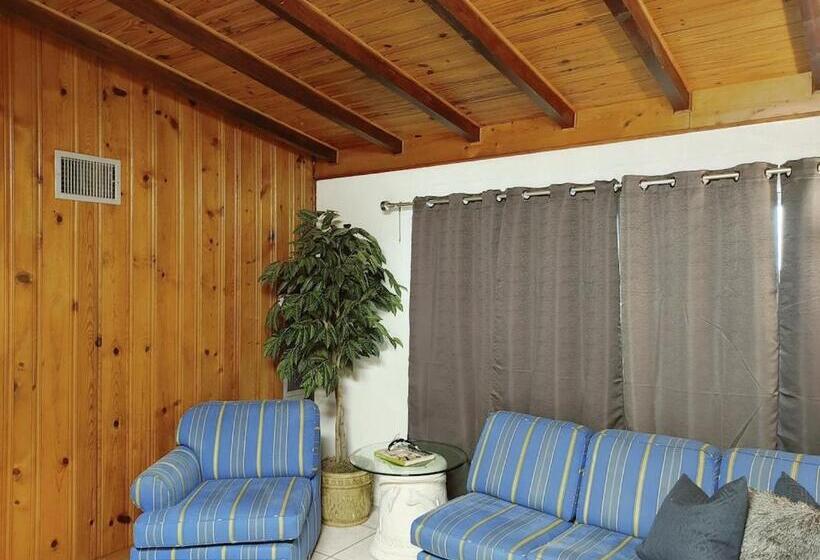 بنسيون Aunt Inez Inn