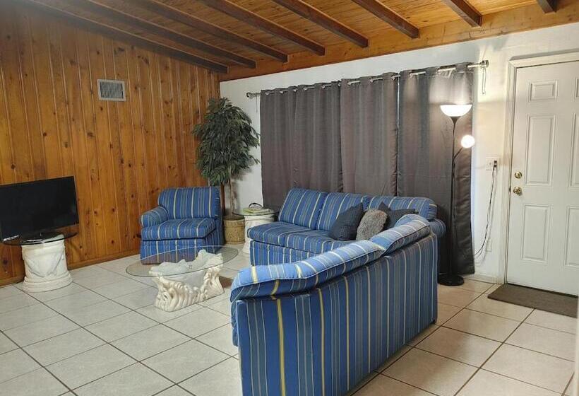 بنسيون Aunt Inez Inn