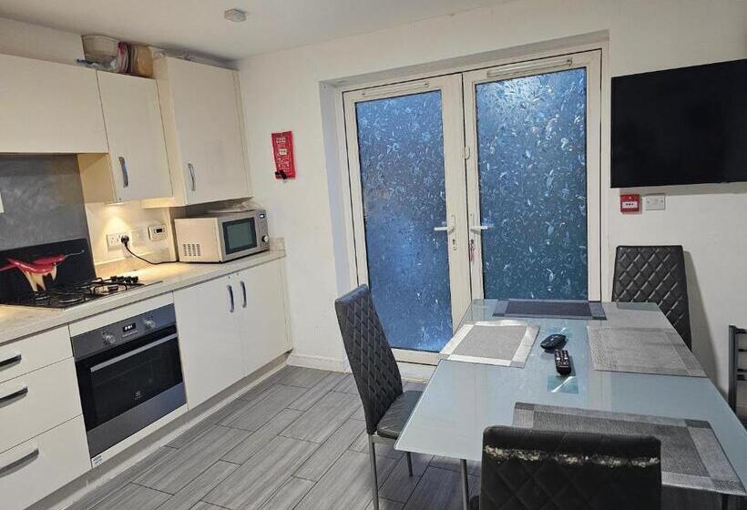 펜션 Fabulous Guest House In Dartford