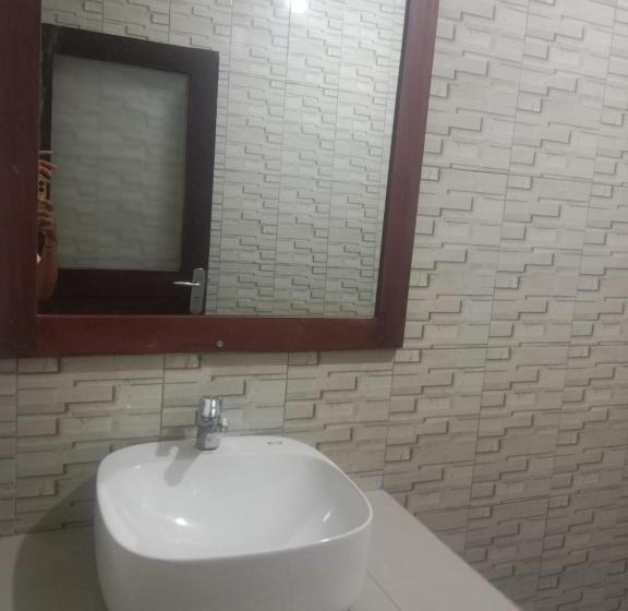 פנסיון Me Sari Guest House