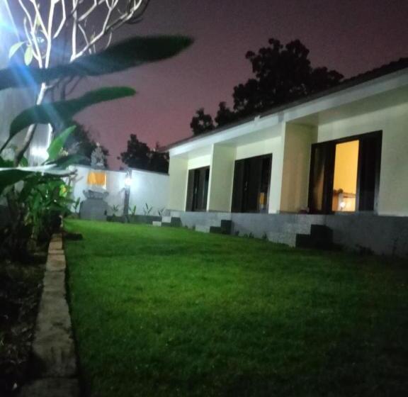 פנסיון Me Sari Guest House