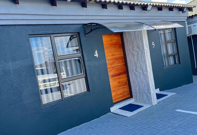 ペンション Nyakhosi Guest House