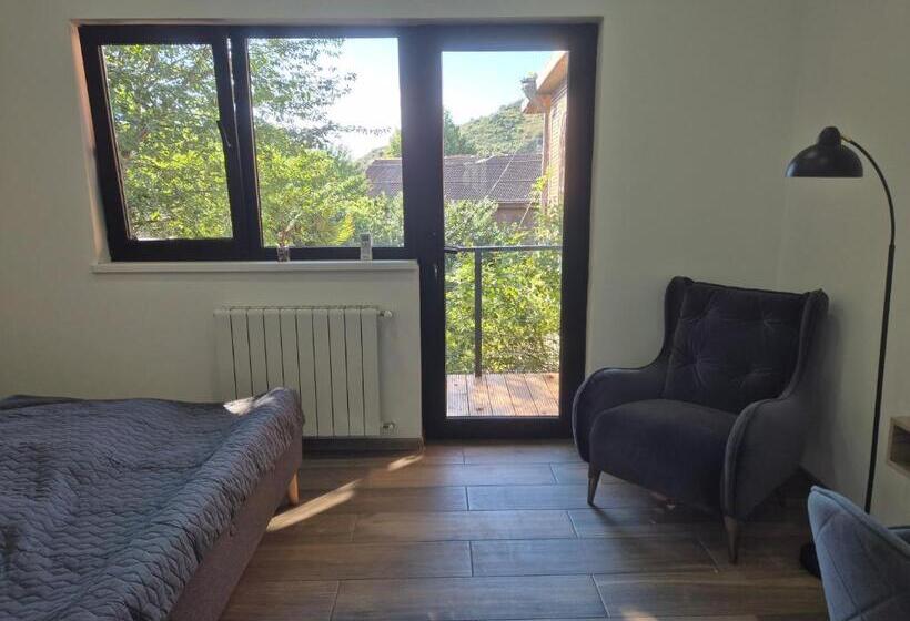 پانسیون Room&garden