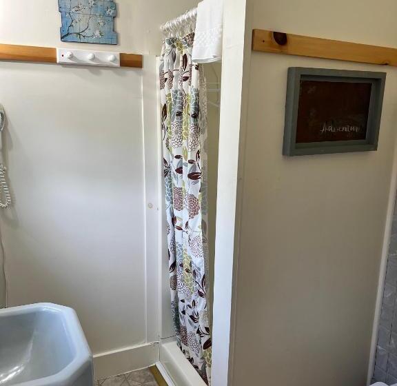 Profile Deluxe Motel