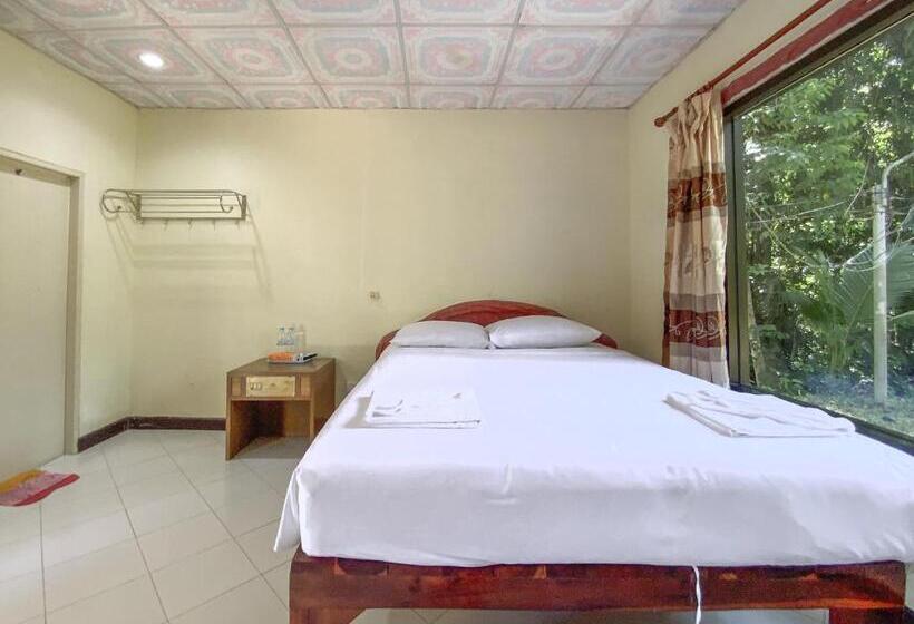 Ranong Resort And Laguna