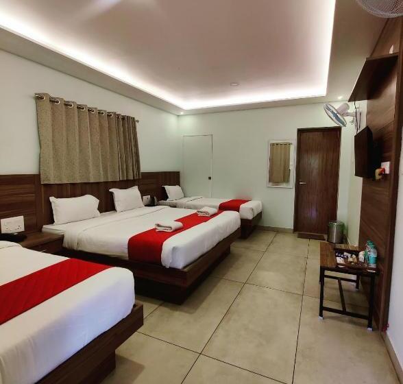 استراحتگاه 100 Oaks Estate