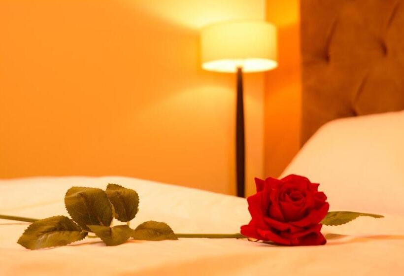 تختخواب و صبحانه La Farola