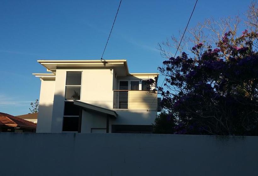 تختخواب و صبحانه No Key/card House