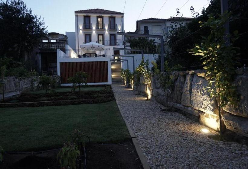 Feira Hostel & Suites