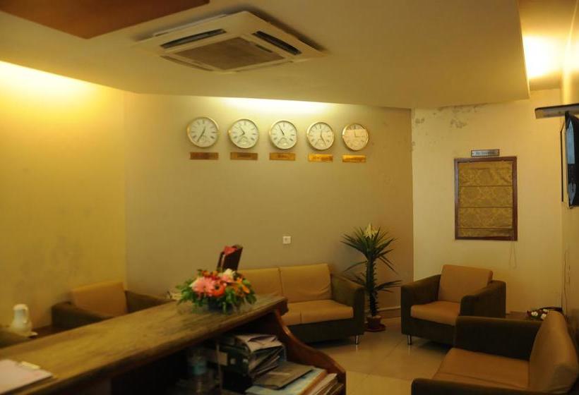 Jk Rooms 104 Hotel Madhav International