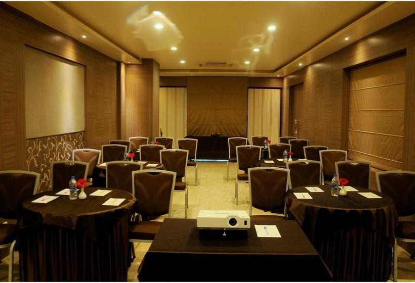 Jk Rooms 104 Hotel Madhav International