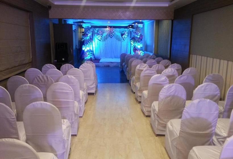 Jk Rooms 104 Hotel Madhav International