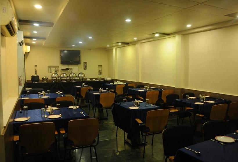 Jk Rooms 104 Hotel Madhav International