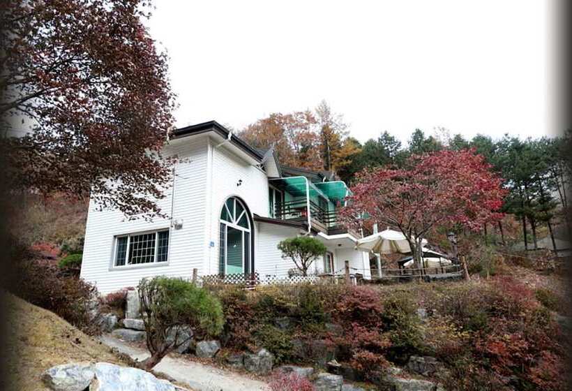 בית מלון כפרי Pinearoma Pension