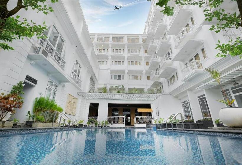 호텔 Royal Darmo Malioboro