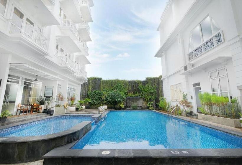 호텔 Royal Darmo Malioboro