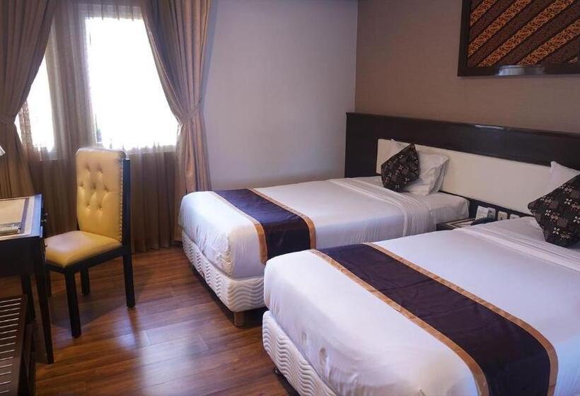 호텔 Royal Darmo Malioboro