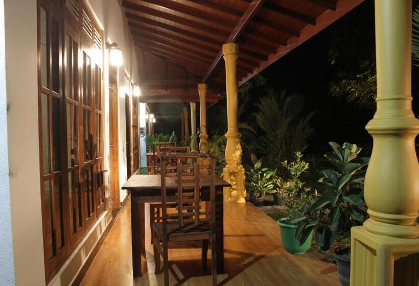 Отель Sigiriya Ranasinghe Nature Villa