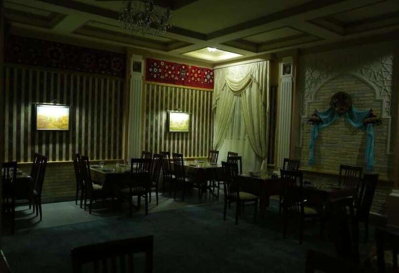 בית מלון כפרי Termez Intourist