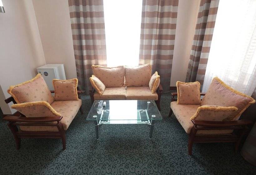 בית מלון כפרי Termez Intourist