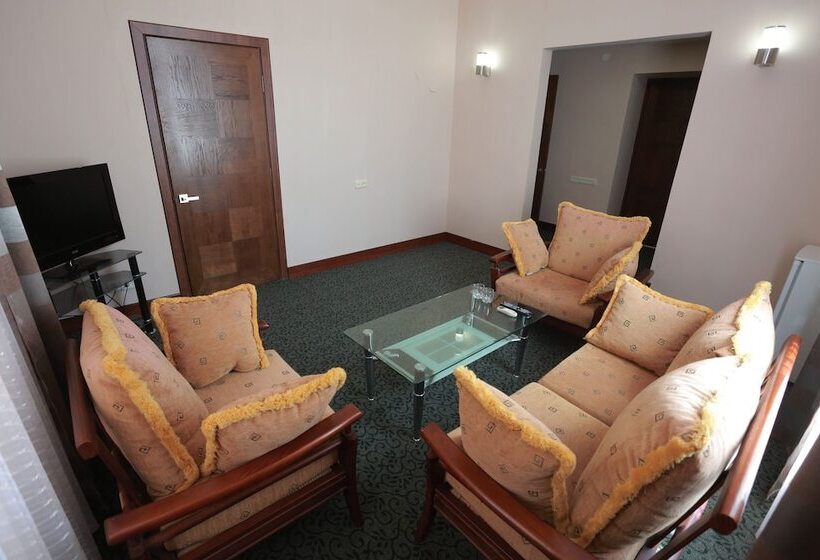 בית מלון כפרי Termez Intourist