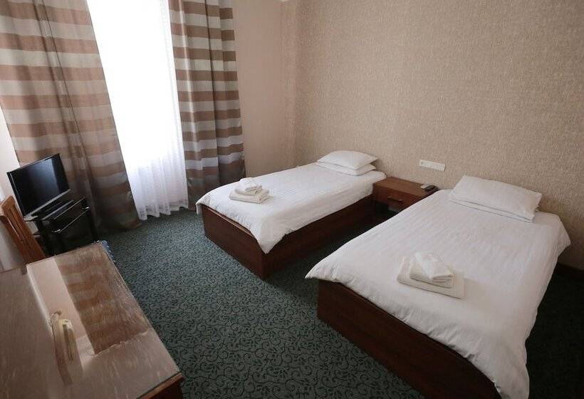 בית מלון כפרי Termez Intourist