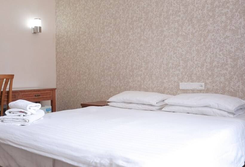 בית מלון כפרי Termez Intourist