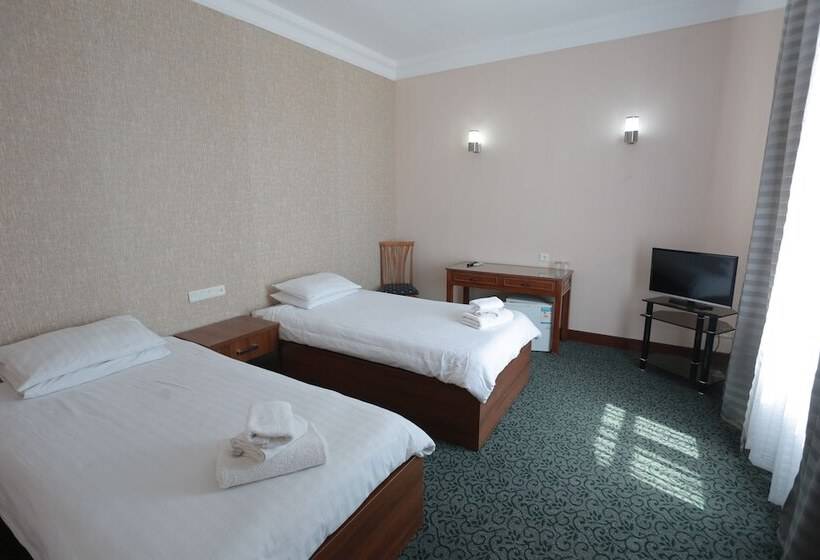 בית מלון כפרי Termez Intourist