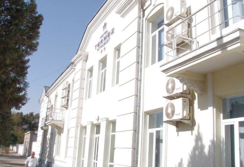 בית מלון כפרי Termez Intourist