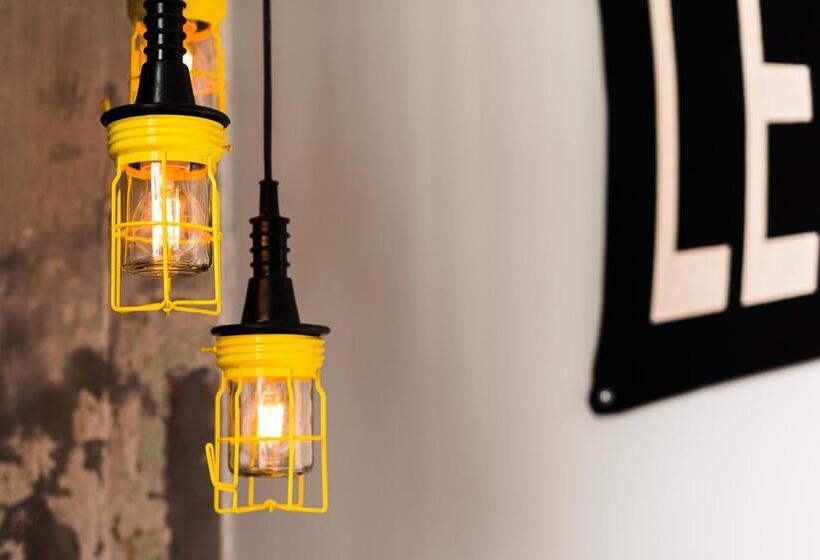 ホテル The Social Hub Maastricht