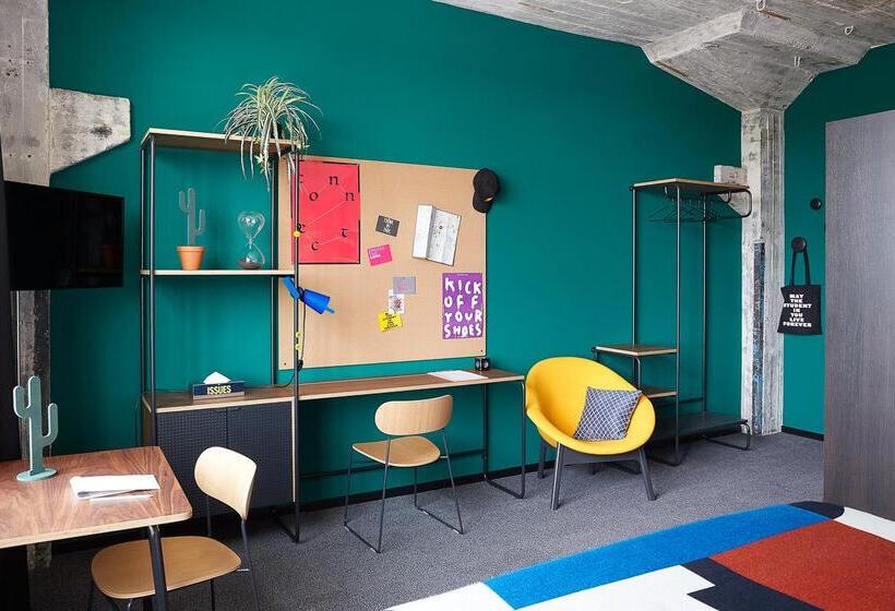 Отель The Social Hub Maastricht