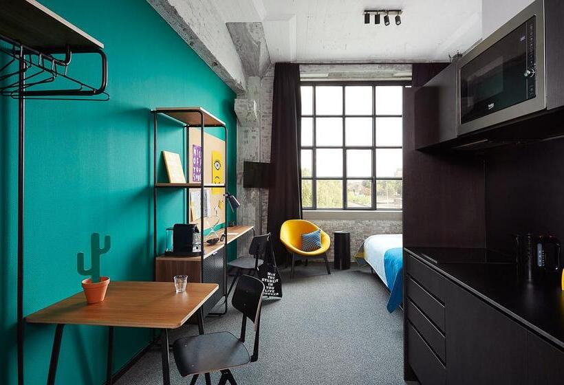Отель The Social Hub Maastricht