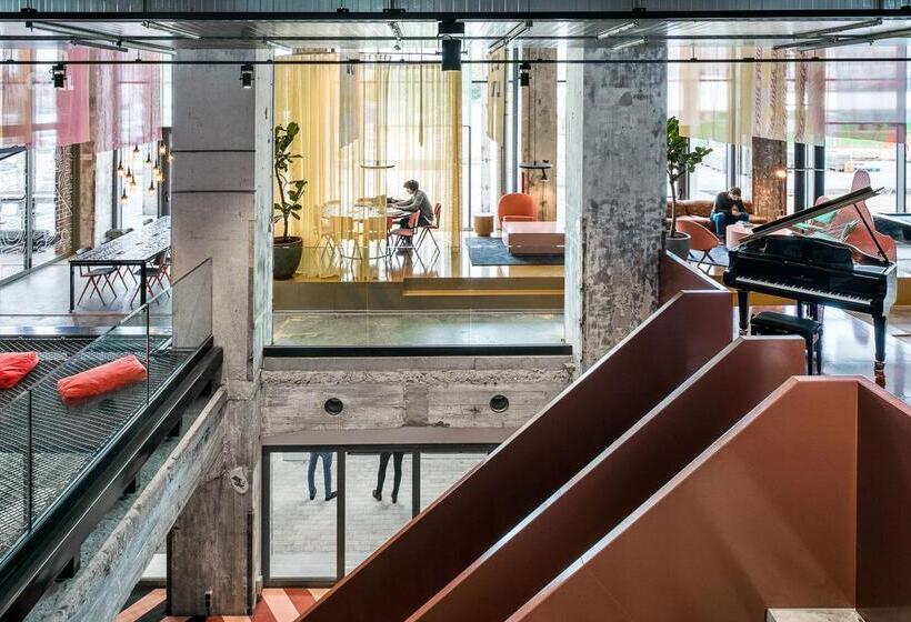 ホテル The Social Hub Maastricht