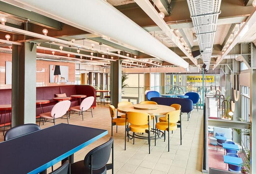 Отель The Social Hub Maastricht