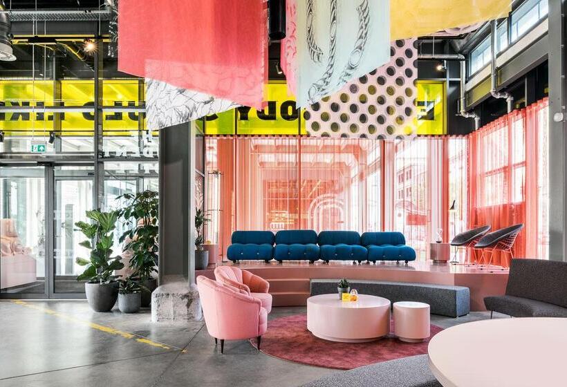 ホテル The Social Hub Maastricht