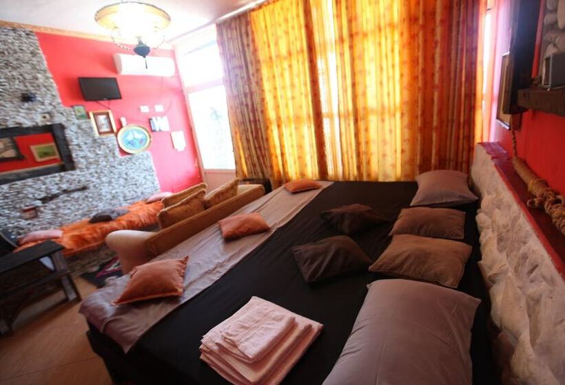 Hotel Vila  Oda E Miqve