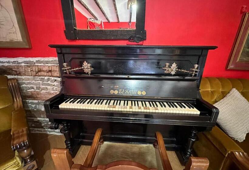 Hotel Vila  Oda E Miqve