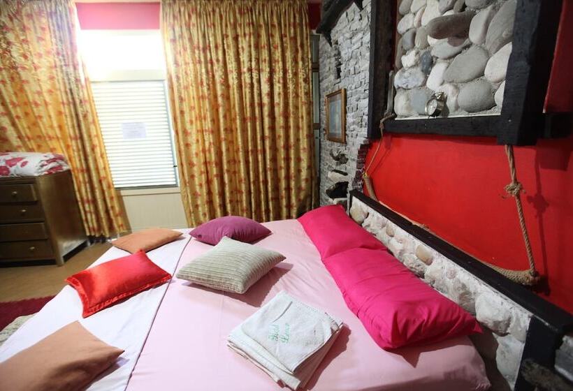 Hotel Vila  Oda E Miqve