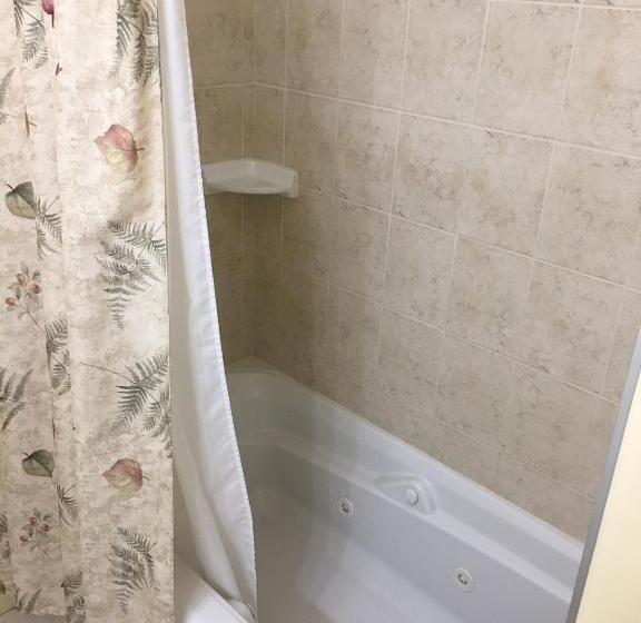 فندق على الطريق Adventure The Bruce Inn   Recently Renovated With Outdoor Hot Tub