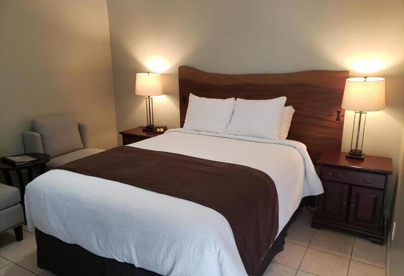 فندق على الطريق Adventure The Bruce Inn   Recently Renovated With Outdoor Hot Tub