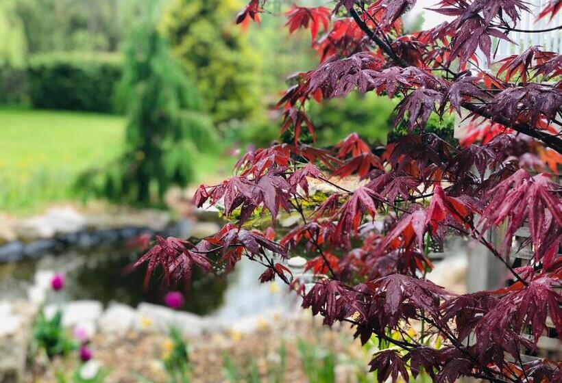 فندق على الطريق Adventure The Bruce Inn   Recently Renovated With Outdoor Hot Tub