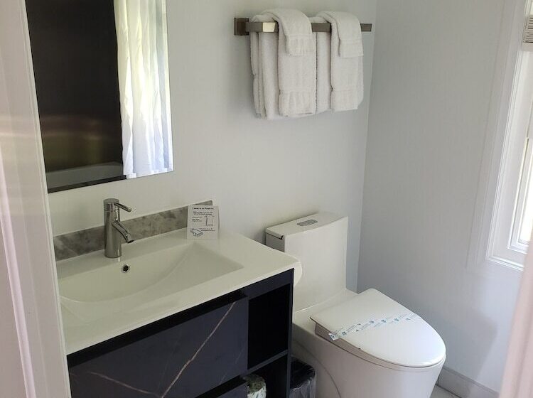 فندق على الطريق Adventure The Bruce Inn   Recently Renovated With Outdoor Hot Tub