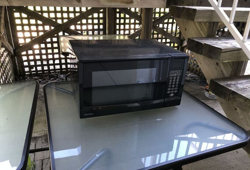 فندق على الطريق Adventure The Bruce Inn   Recently Renovated With Outdoor Hot Tub