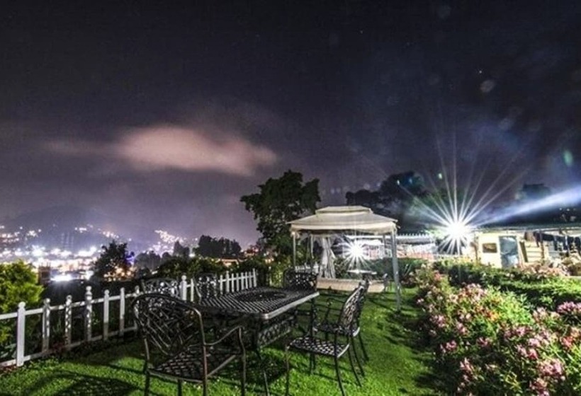 אתר נופש Fabescape St Clouds   Government Botanical Garden   500m