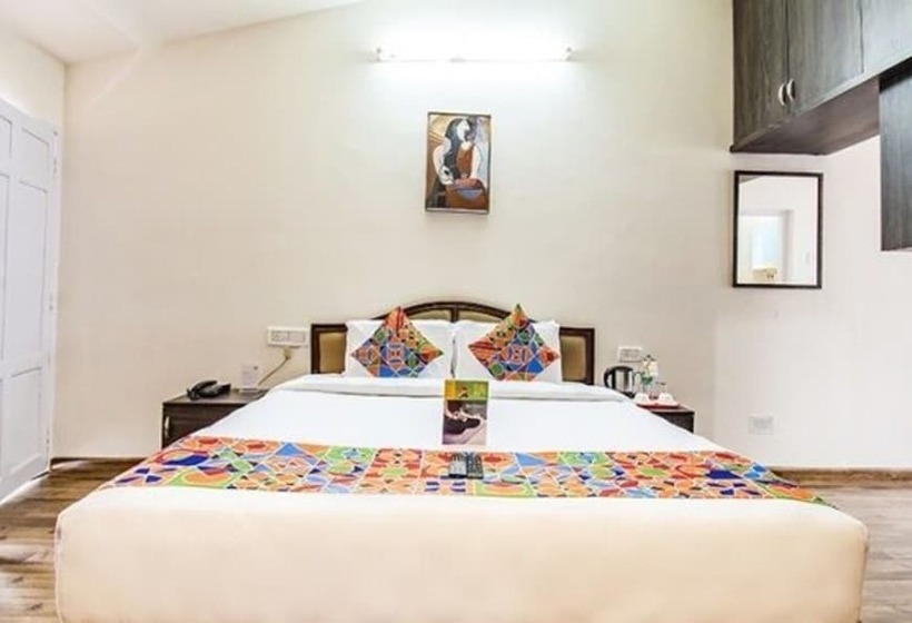 אתר נופש Fabescape St Clouds   Government Botanical Garden   500m