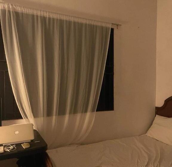 فندق صغير Cozy 2 Bedroom Family House Near Clark & Angeles City