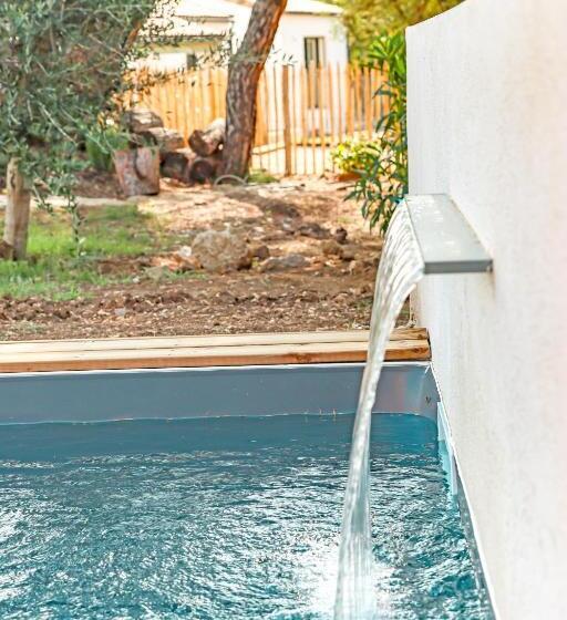 ベッドアンドブレックファースト Les Gîtes De Laure   L Eden Romantique, Chambres Hôtes, Spa Privé, Couloir De Nage, Adults Only