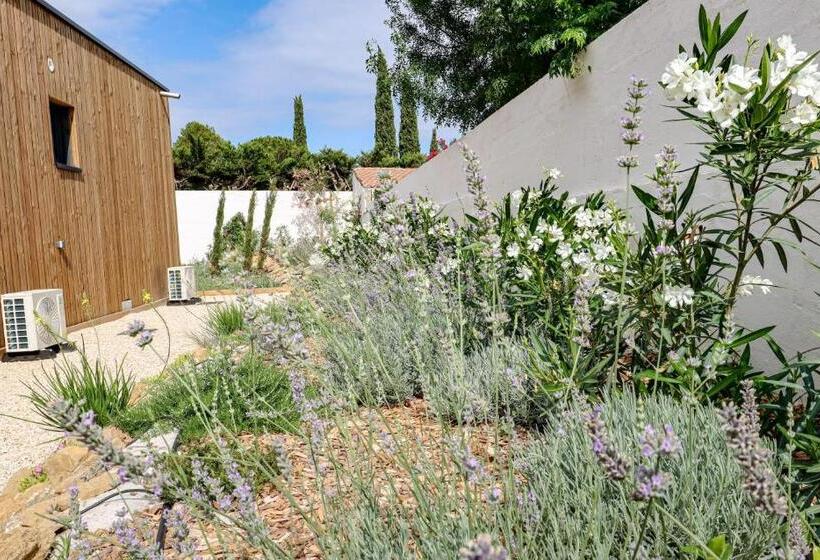 ベッドアンドブレックファースト Les Gîtes De Laure   L Eden Romantique, Chambres Hôtes, Spa Privé, Couloir De Nage, Adults Only